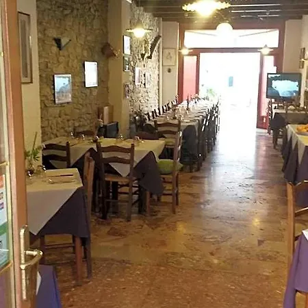 Ξενοδοχείο Capriolo 3*
