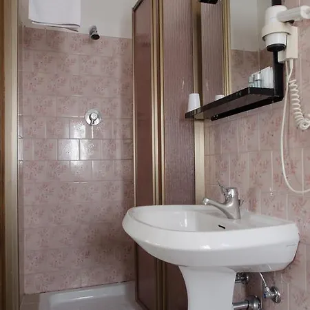 Ξενοδοχείο Capriolo 3*